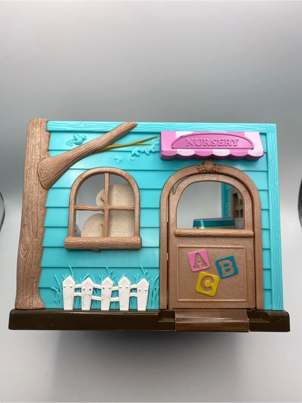 Li'l Woodzeez Lil' Luvs & Hugs Nursery Playset - Blue & Green